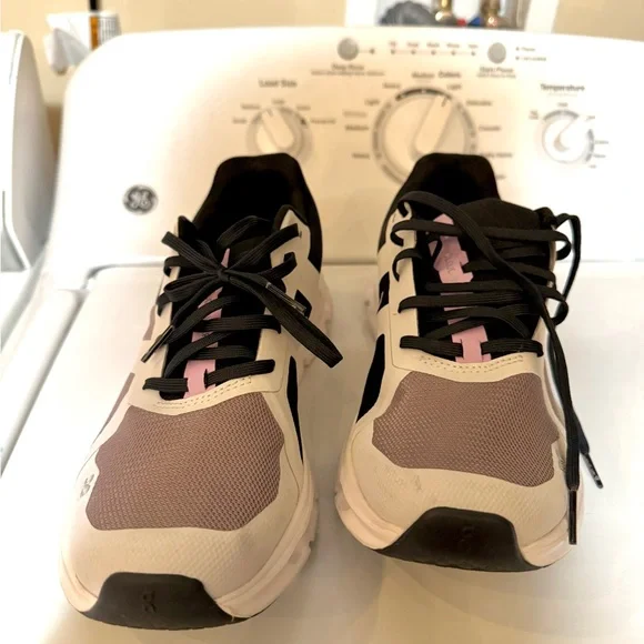 EUC Women's 9.5 On Cloud Cloudrunner 2.0 Heron/Black - Picture 4 of 7